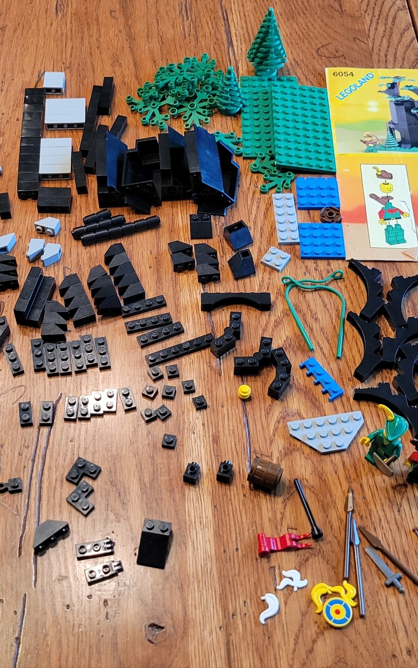 Lego Set 6054 Forestmen's Hideout.